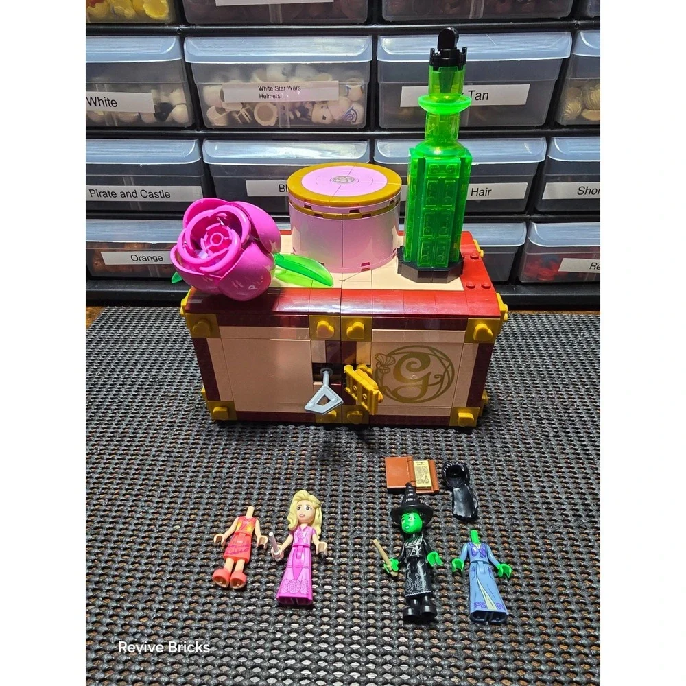 LEGO Wicked: Glinda & Elphaba's Dormitory (75683) 100% Complete With Minifigures